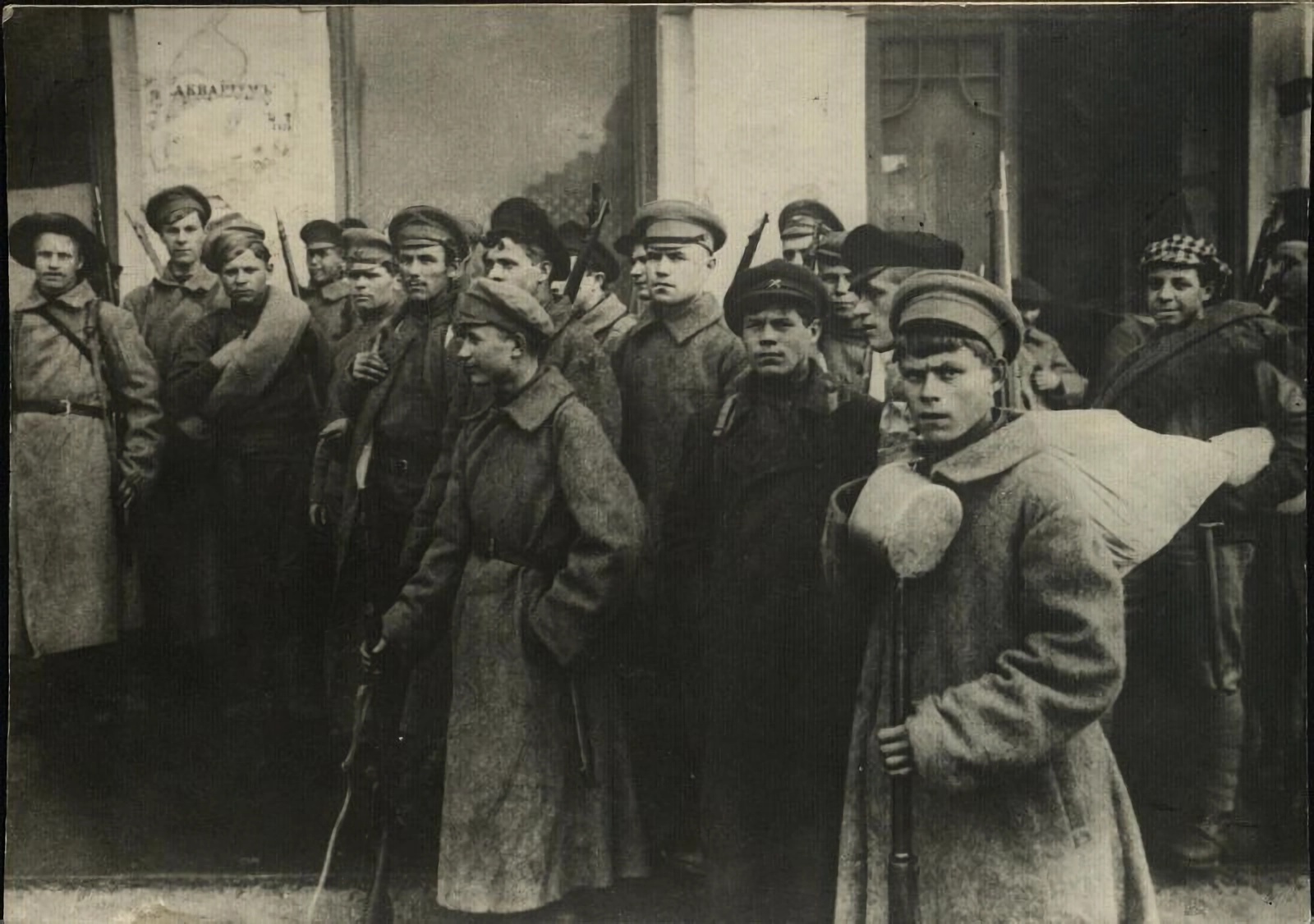 Бойцы Тверского продовольственного отряда отправляются на заготовку хлеба в Воронежскую губернию. Фото: Тверской государственный объединённый музей