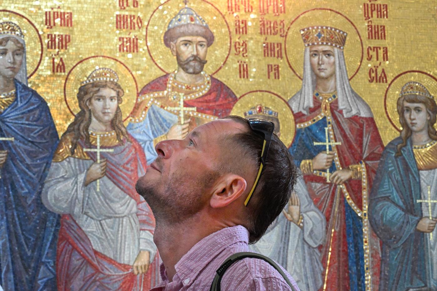 Прихожанин Свято-Владимирского собора Херсонесского мужского монастыря. Фото: Антон Новодерёжкин / Коммерсантъ