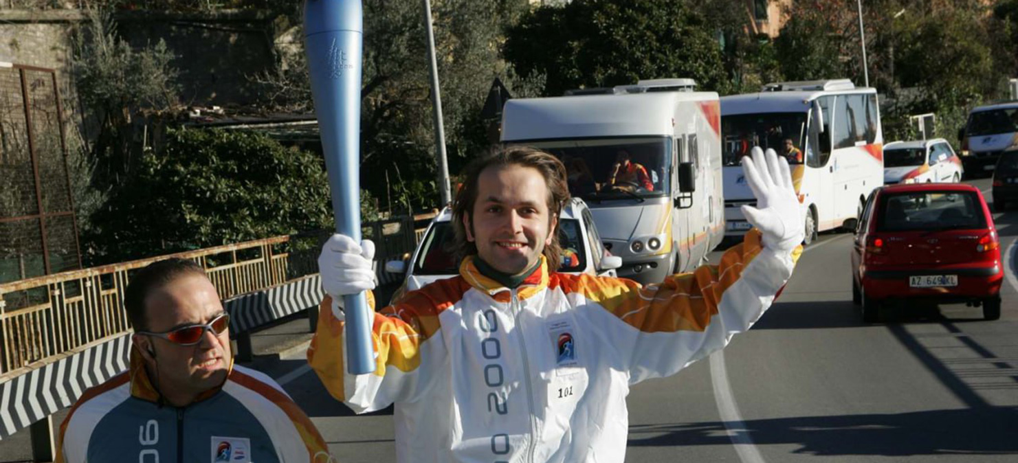 Павел Лукьянов с олимпийским факелом. Фото: из личного архива Павла Лукьянова