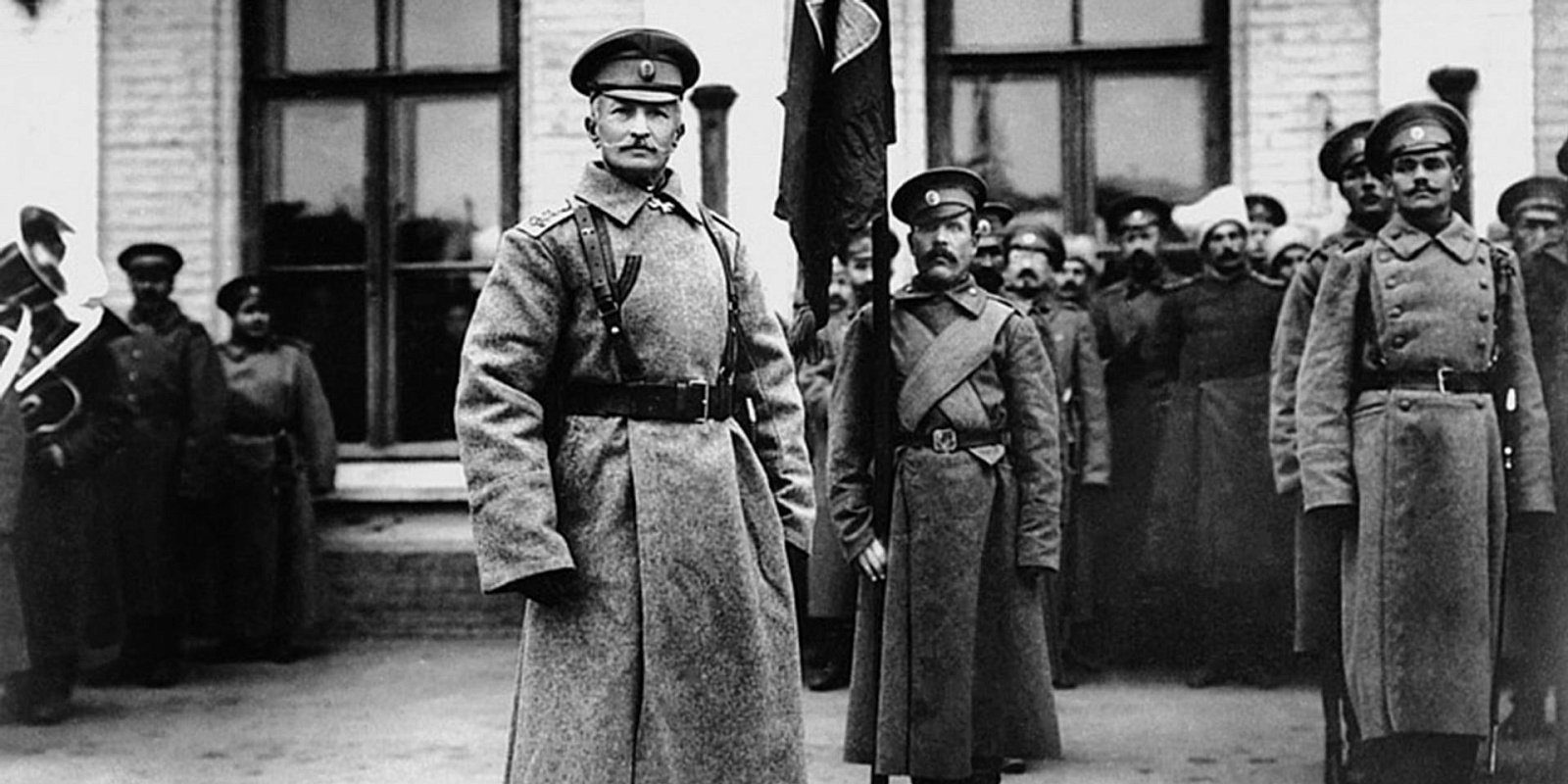 Генерал А. Брусилов на станции Ровно, октябрь 1915 года. Фото: Государственный архив кинофотодокументов, г. Красногорск