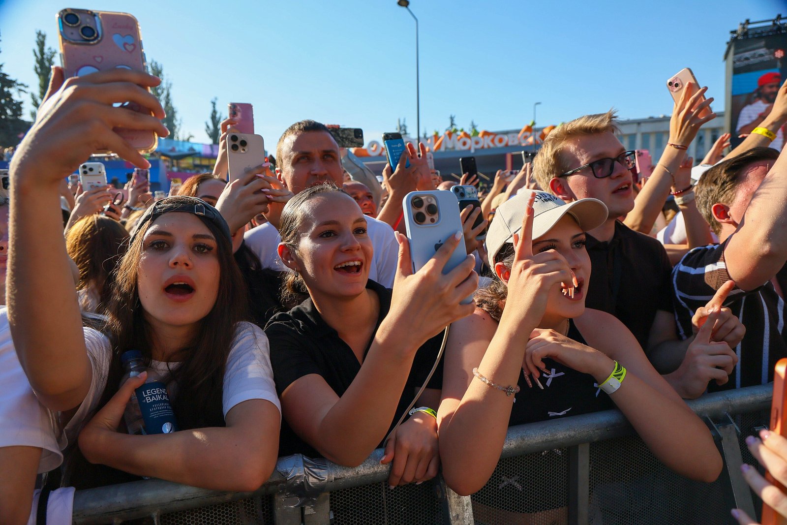 Зрители на музыкальном фестивале VK Fest 2026. Фото: Кузьмичёнок Василий / Агентство «Москва»