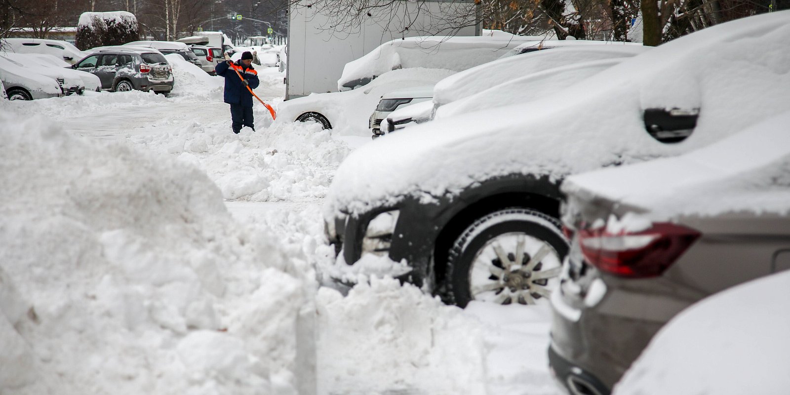 Ликвидация последствий сильного снегопада сотрудниками коммунальных служб Москвы. Фото: Новосильцев Артур / Агентство «Москва»
