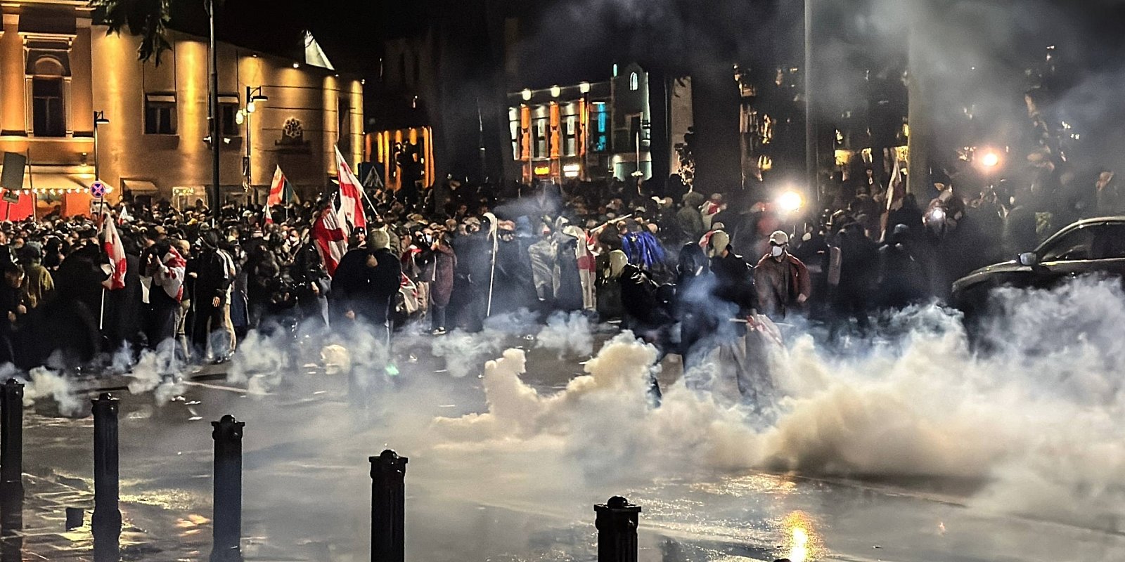 Стычки участников митинга оппозиции с полицией в Тбилиси. Фото: Стрингер / РИА Новости