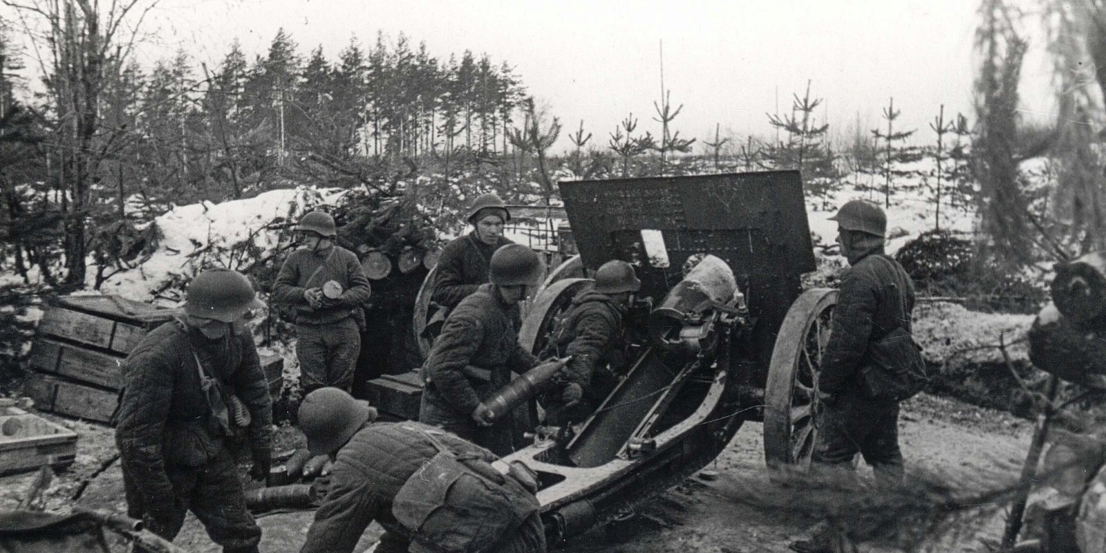 Первые выстрелы у пограничной заставы Майнило, 30 ноября 1939 года. Фото: Н. Петров и В. Темин / Российский государственный военный архив 
