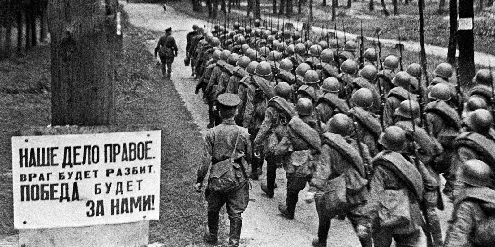 Колонны бойцов движутся на фронт, 23 июня 1941 года. Фото: Анатолий Гаранин / РИА Новости